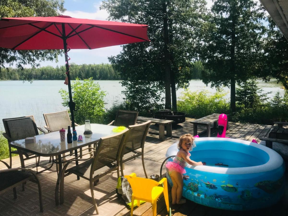 Lakefront Hope Lodge Miller Lake Extérieur photo